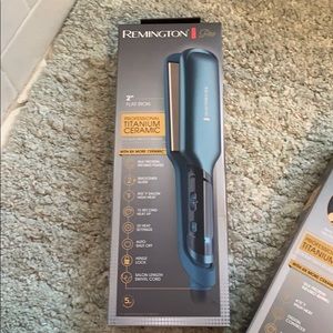 REMINGTON FLAT IRON (BRAND NEW)